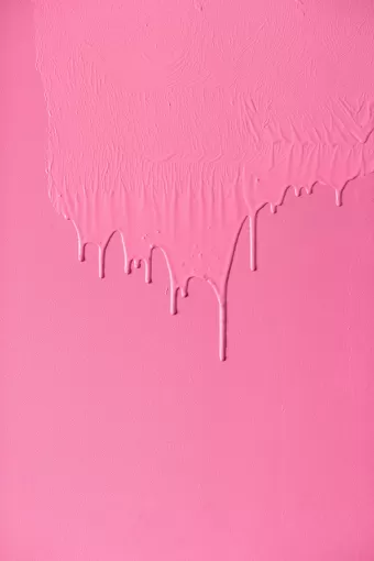 Ambiance pop et colorée avec cette peinture rose originale à Gujan-Mestras, Bassin d'Arcachon, Enjoy Peinture